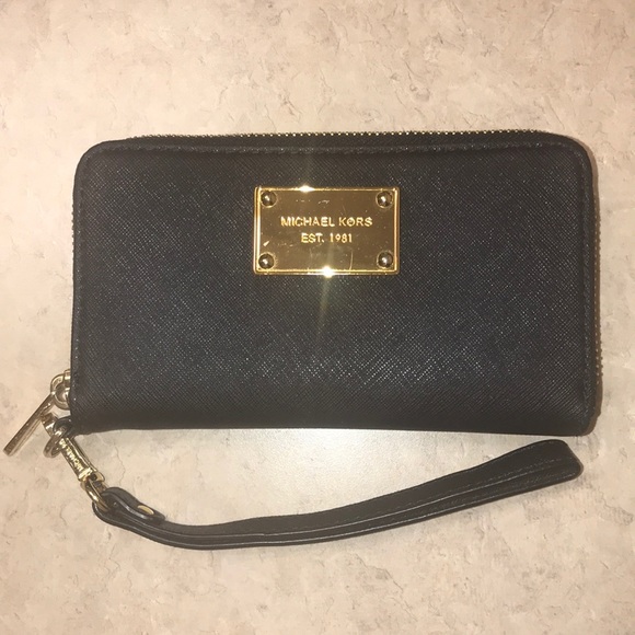 Michael Kors wristlet